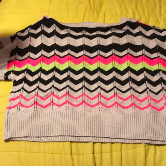 Colorful Short Sleeve sweater - Picture 3 of 3